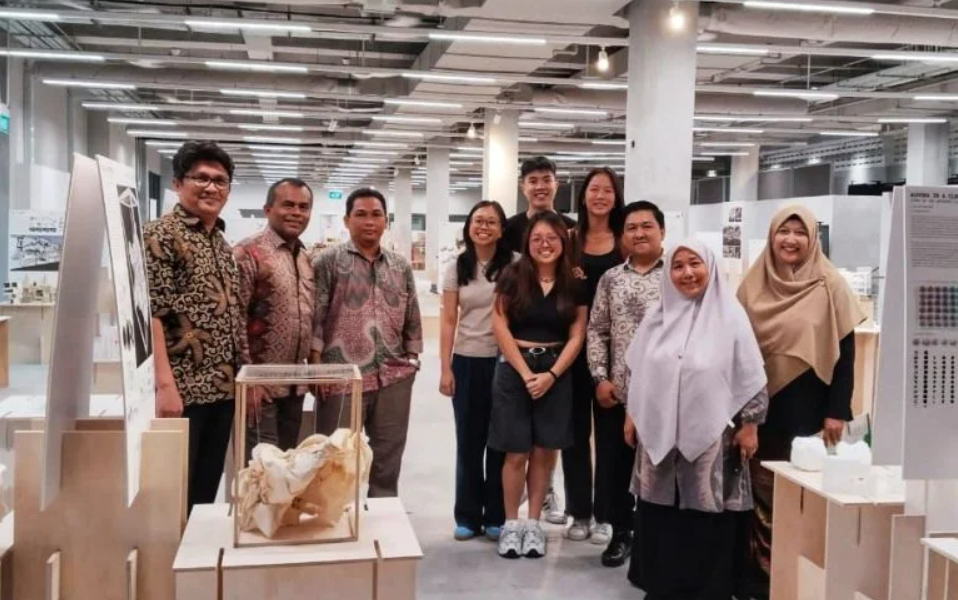 Dosen Fakultas Teknik Unimal bersama dosen dan mahasiswa School Of Desain Environmental NUS Singapura. Foto: Ist