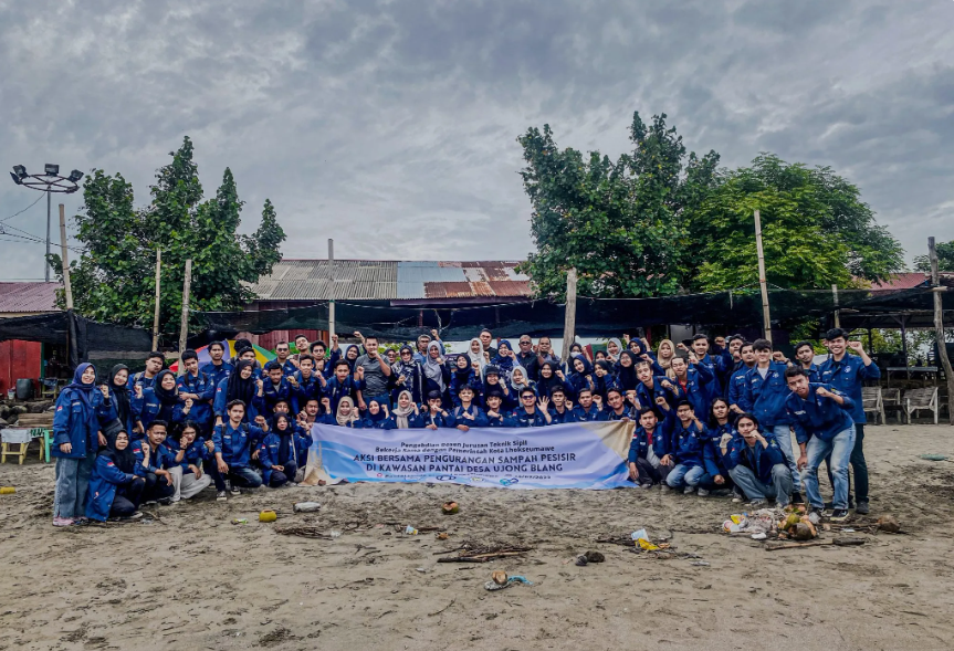 Universitas Malikussaleh Dorong Kepedulian Lingkungan Lewat Aksi Bersih Pantai Ujong Blang