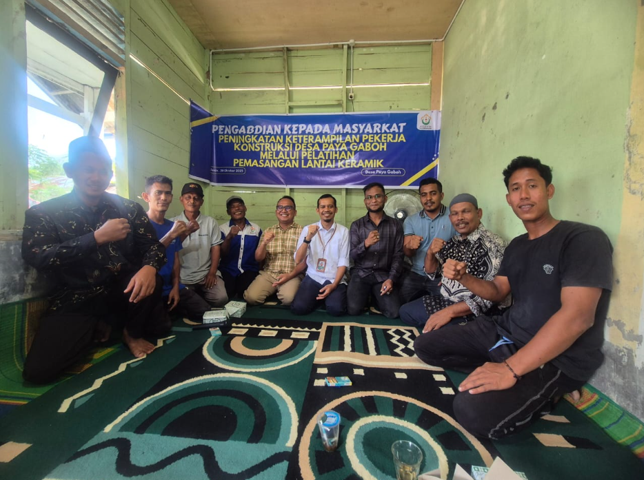 Dosen Teknik Sipil Unimal Tingkatkan Keterampilan Pekerja Konstruksi Desa Paya Gaboh Melalui Pelatihan Pemasangan Lantai Keramik