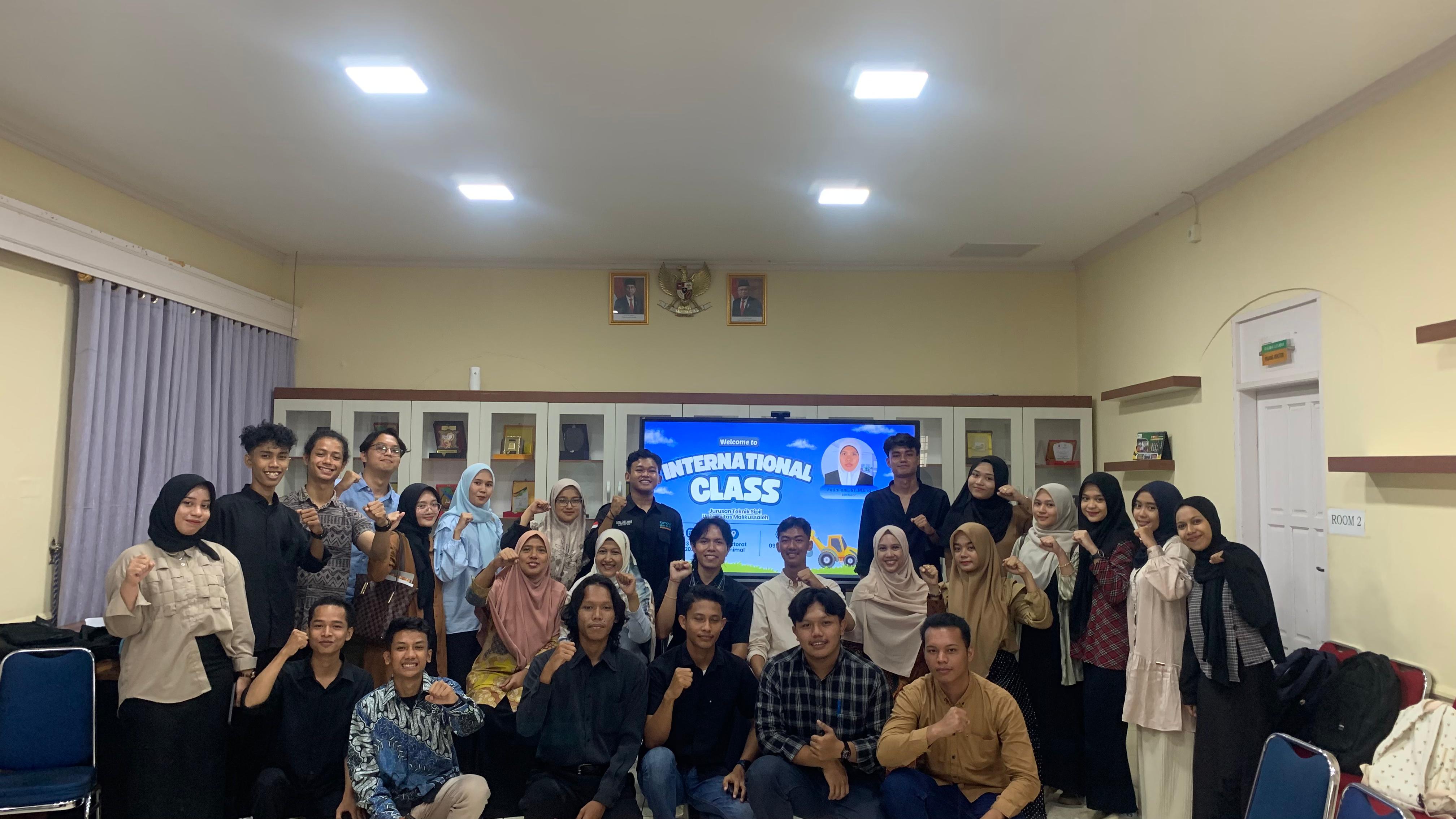 Sesi foto bersama setelah kelas internasional selesai, Senin (13/5/2024). Foto: Ist.