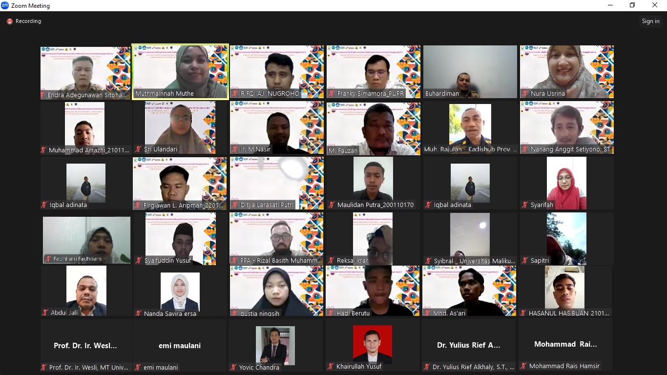 Tangkap layar Webinar melalui Zoom Meeting.