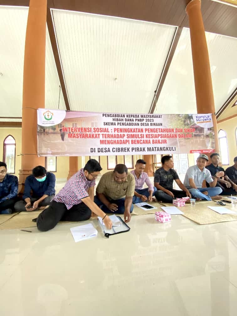 Dosen Unimal Pasang Alat Deteksi Banjir untuk Intervensi Sosial