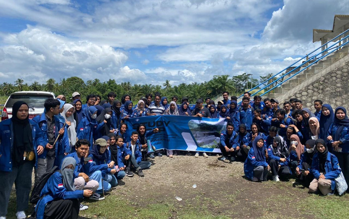 Mahasiswa Teknik Sipil Kuliah Lapangan di Dua Lokasi Ini